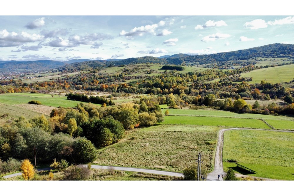 Nieruchomość inwestycyjna - Sprzedaż - Żywiec, Polska - dji_fly_20251013_125106_195_1760441771191_photo_optimized.jpeg - 800061098-178