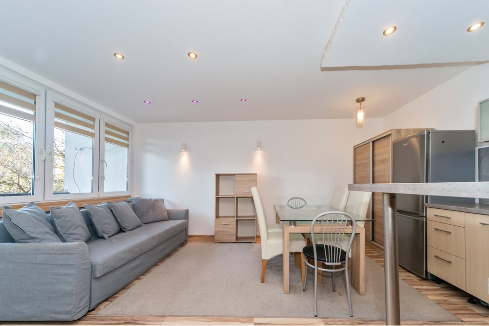 Mieszkanie - Wynajem - Bielsko-Biała, Polska - 1A.jpg - 800061057-197