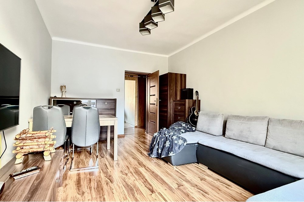 Mieszkanie - Sprzedaż - Bielsko-Biała, Polska - 1.jpeg - 470131040-440