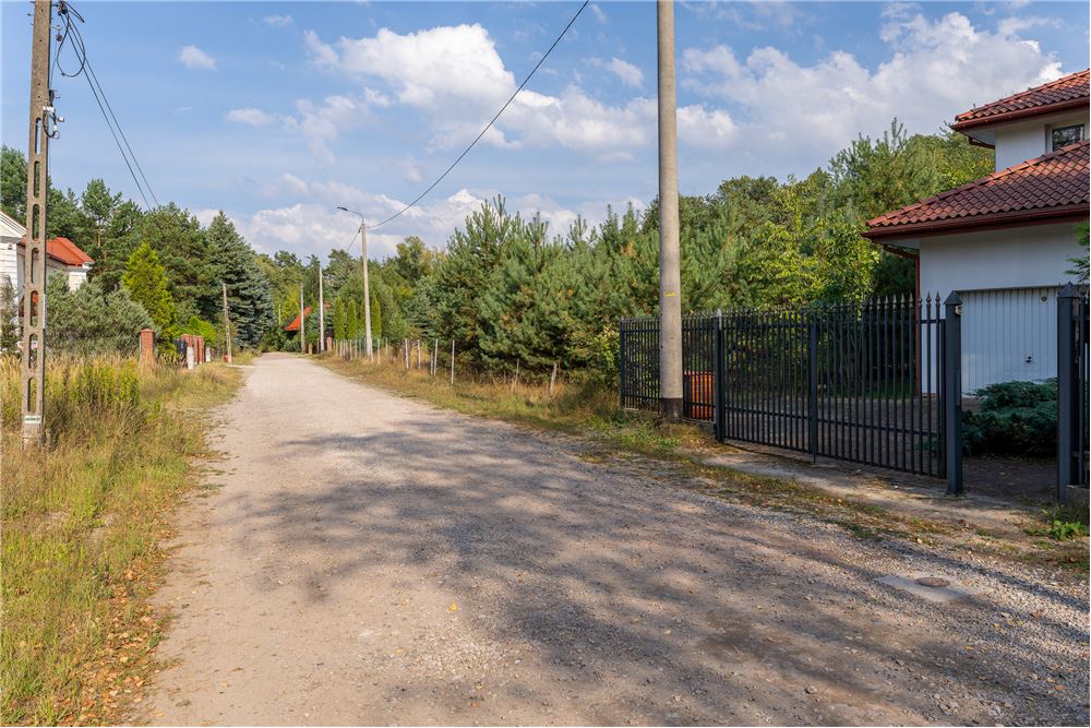 Dom wolnostojący - Sprzedaż - Józefów, Polska - 123 - 810251028-66