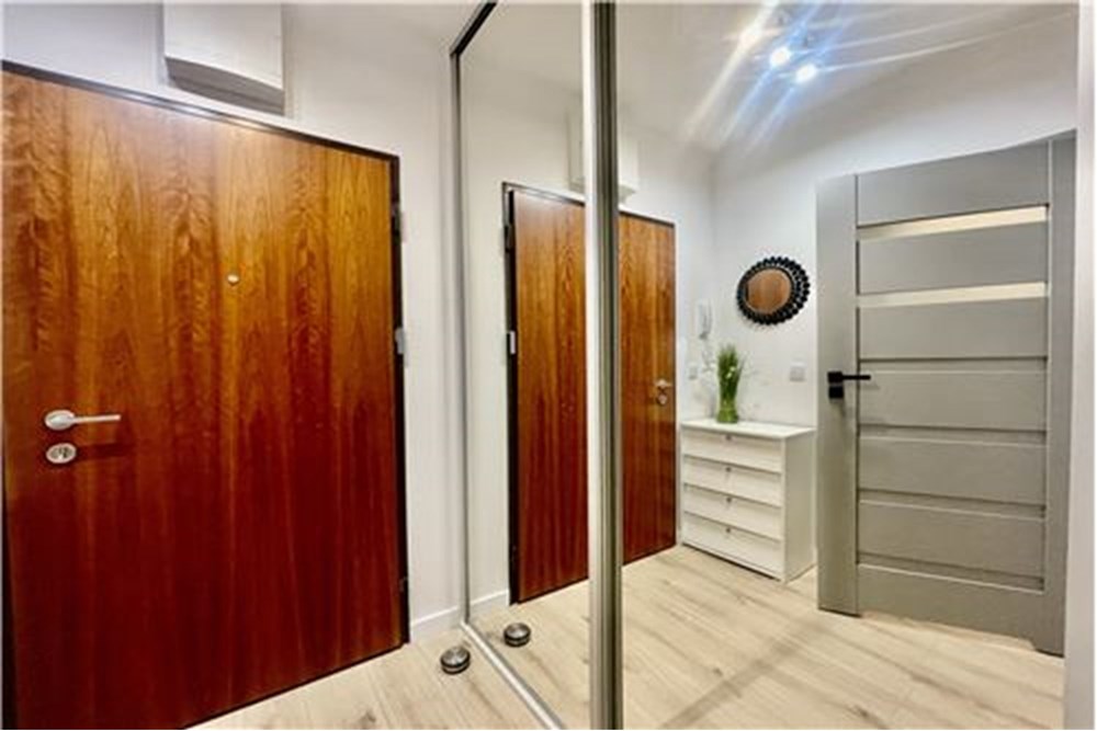 Mieszkanie - Wynajem - Warszawa, Polska - L_80c8d3c6f0d74f9ab6a652aecc149a81.jpg - 810131038-275