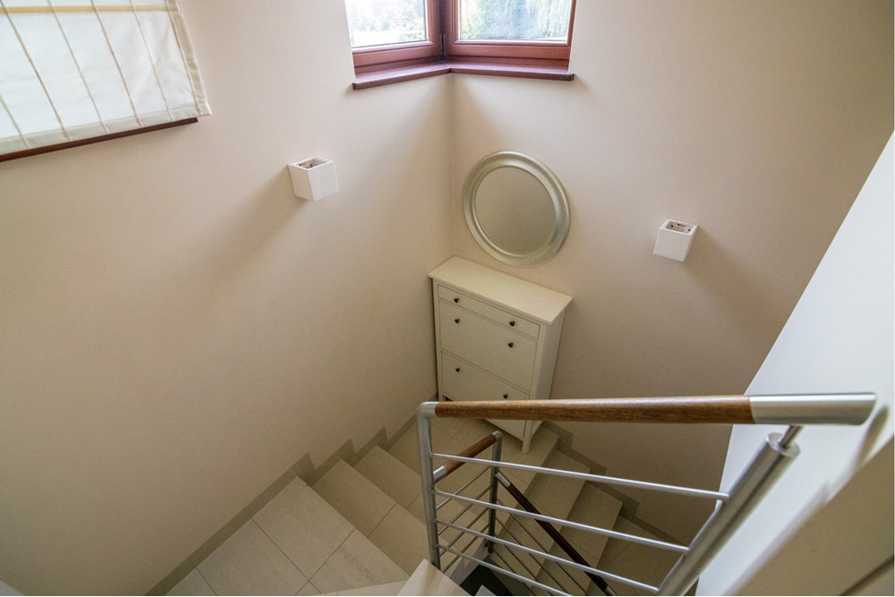 Mieszkanie - Sprzedaż - Józefosław, Polska - klatka dol.jpg - 810291001-9