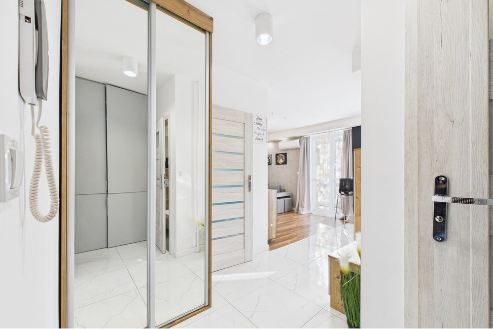 Mieszkanie - Wynajem - Warszawa, Polska - CAM03612G0-PR0133-STILL001.jpg - 810051043-43