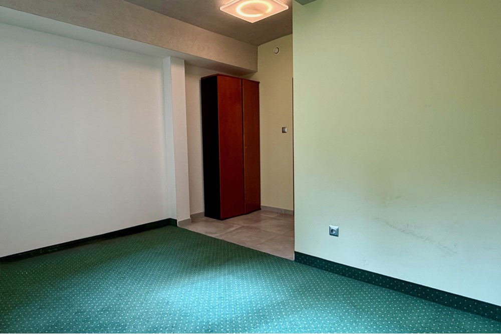 Lokal handlowy/usługowy - Wynajem - Bielsko-Biała, Polska - 9.jpeg - 470131040-438