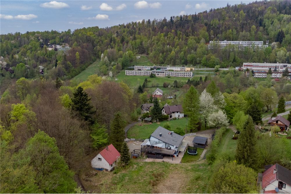 Nieruchomość inwestycyjna - Sprzedaż - Ustroń, Polska - 57 - 800061103-183