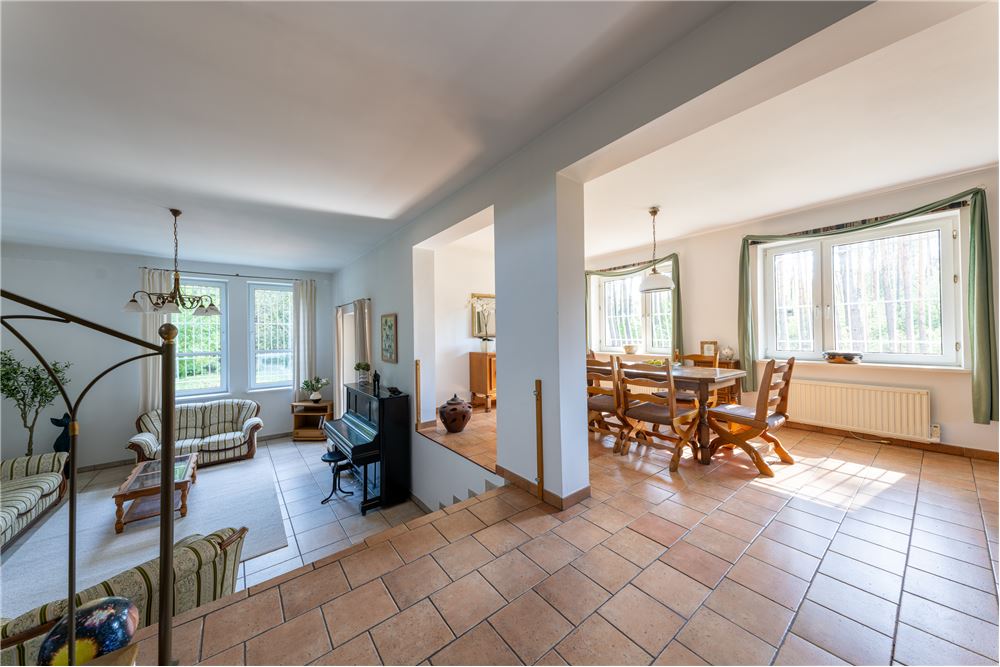 Dom wolnostojący - Sprzedaż - Józefów, Polska - 93 - 810251028-66