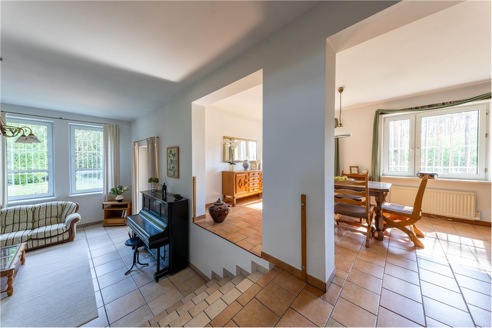 Dom wolnostojący - Sprzedaż - Józefów, Polska - 92 - 810251028-66