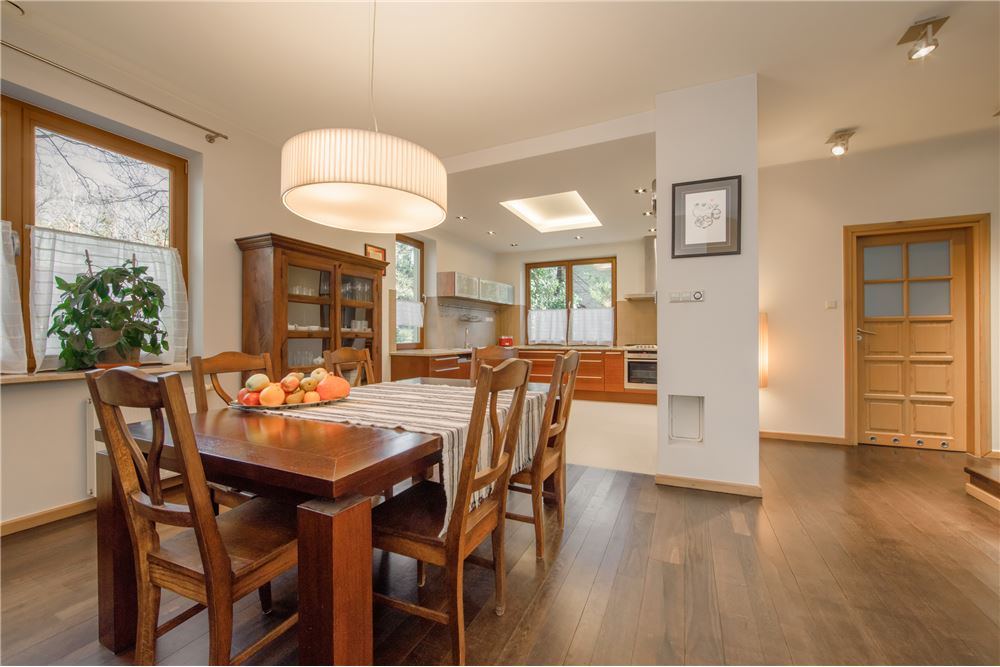 Dom wolnostojący - Sprzedaż - Prace Duże, Polska - 1 - 810291010-25