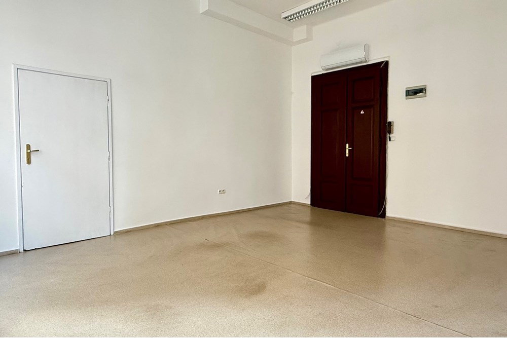 Lokal handlowy/usługowy - Wynajem - Bielsko-Biała, Polska - 2.jpeg - 470131094-22