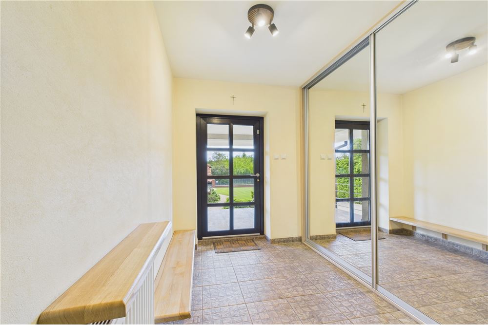 Dom wolnostojący - Sprzedaż - Łódź, Polska - Przedpokój - 470291004-251