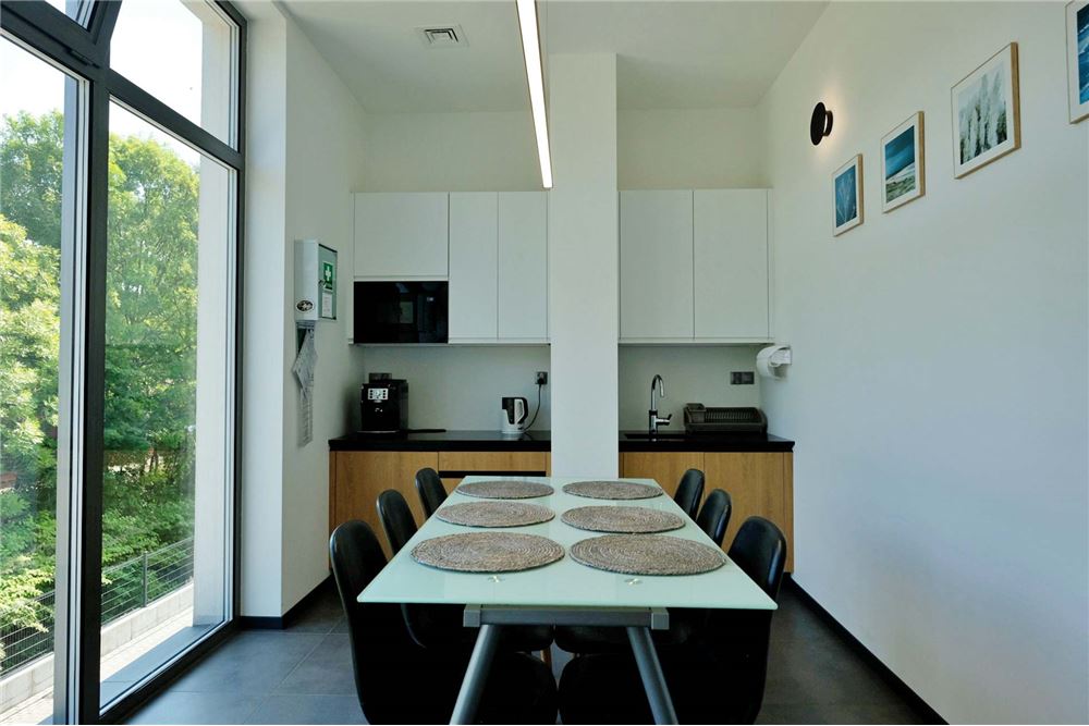 Lokal handlowy/usługowy - Sprzedaż - Cieszyn, Polska - 30 - 800061016-1278