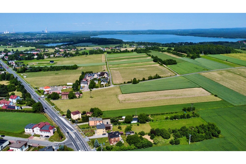 Nieruchomość gruntowa - Sprzedaż - Chełm Śląski, Polska - dji_fly_20250612_133724_674_1750154342704_photo_optimized.jpg - 800061127-24