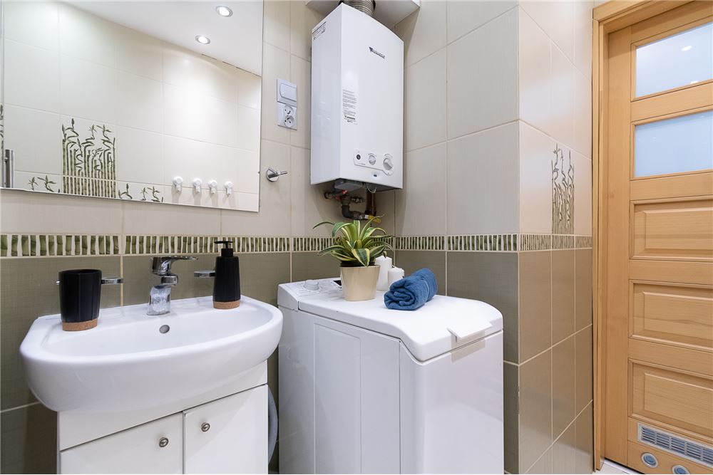 Residential Condo/Apartment Krakow, Poland PL 80024100627 , RE