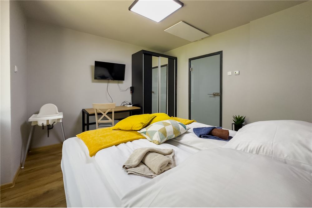 Nieruchomość inwestycyjna - Sprzedaż - Ustroń, Polska - 34 - 800061103-183