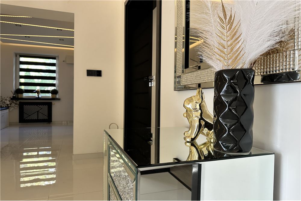 Mieszkanie - Sprzedaż - Bielsko-Biała, Polska - 38 - 800061098-166