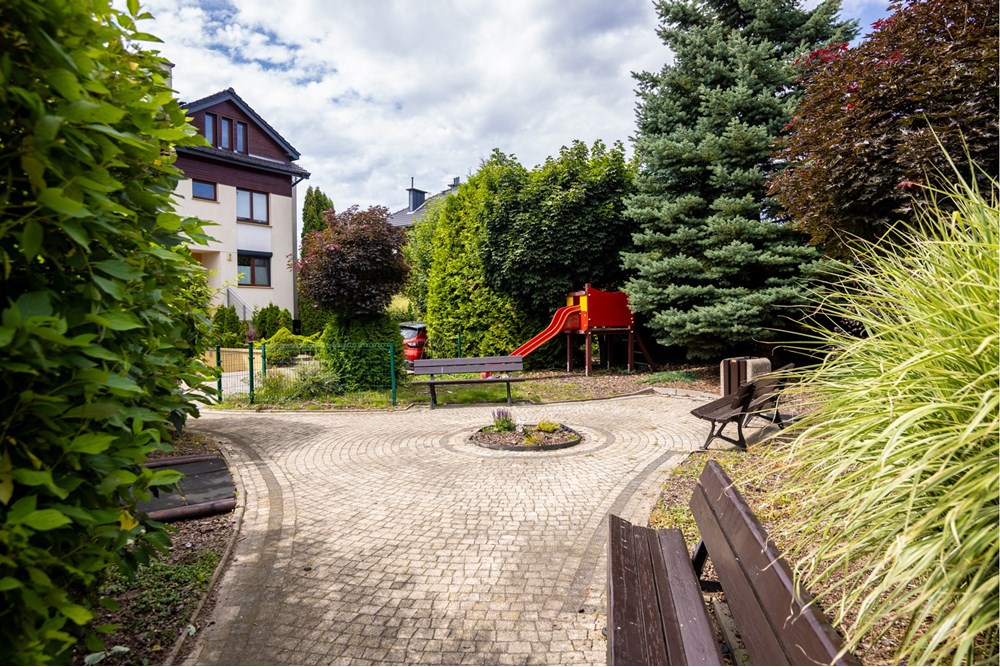 Mieszkanie - Sprzedaż - Józefosław, Polska - otoczenie 1.jpg - 810291001-9