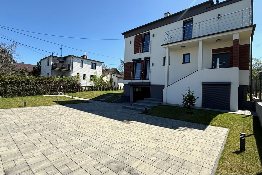 Dom wolnostojący - Sprzedaż - Jaworze, Polska - 1.jpg - 470131040-415