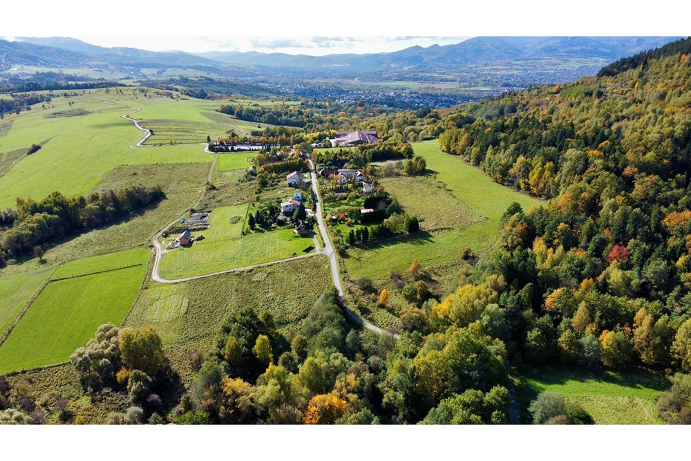 Działka budowlana - Sprzedaż - Żywiec, Polska - dji_fly_20251013_125648_217_1760441695164_photo_optimized.jpeg - 800061098-177