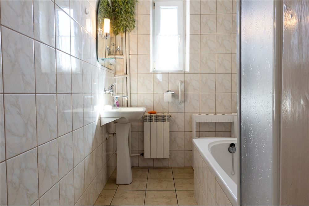 Dom wolnostojący - Sprzedaż - Bystra Śląska, Polska - 35 - 800061103-155