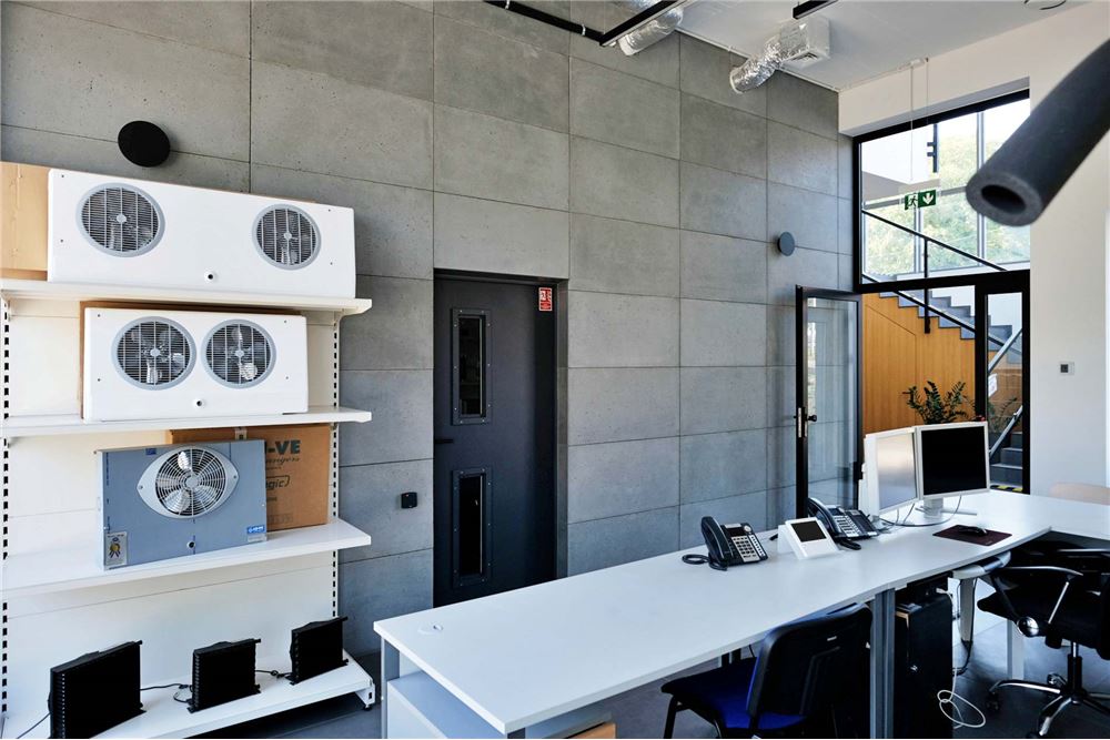 Lokal handlowy/usługowy - Sprzedaż - Cieszyn, Polska - 45 - 800061016-1278