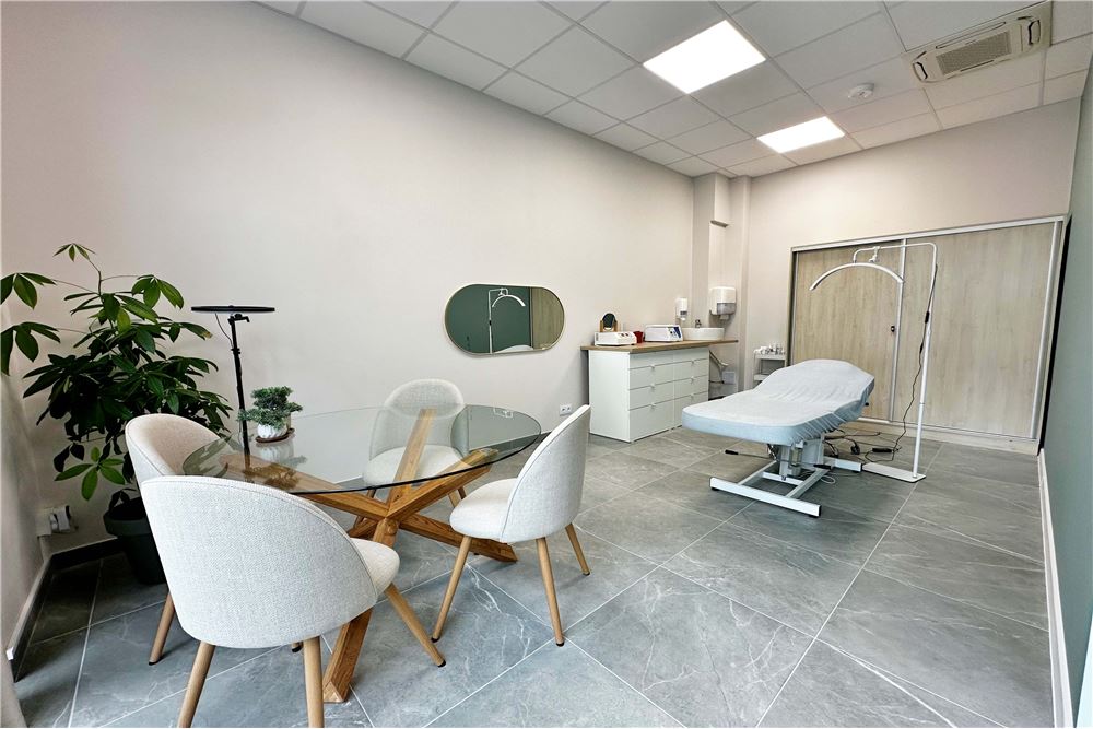 Lokal handlowy/usługowy - Wynajem - Cieszyn, Polska - 1 - 800061016-1275