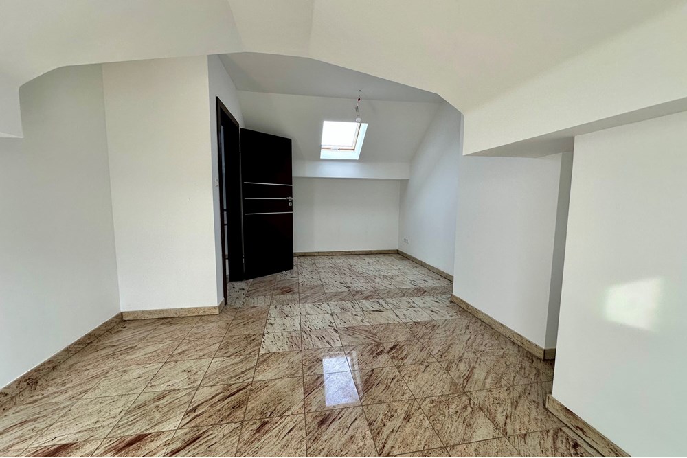 Mieszkanie dwupoziomowe - Sprzedaż - Bielsko-Biała, Polska - IMG_0547.jpeg - 800061098-182