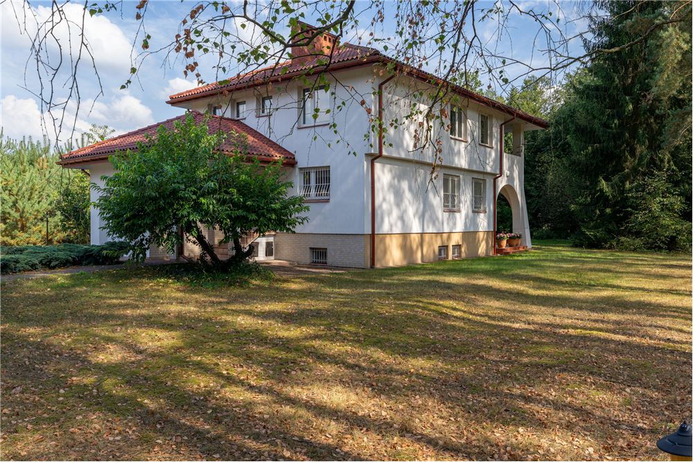 Dom wolnostojący - Sprzedaż - Józefów, Polska - 124 - 810251028-66