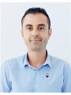 George Papaioannou - Assistant Sales Agent - RE/MAX DEALMAKERS 