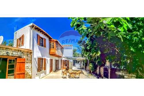 Agia Fylaxi - Limassol City Center, Limassol  Villa 265 SqMt.....