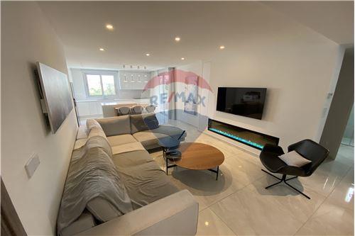 For Sale-Penthouse-Archiepiskopos Makarios III  - Larnaca Municipality, Larnaca-480091023-551