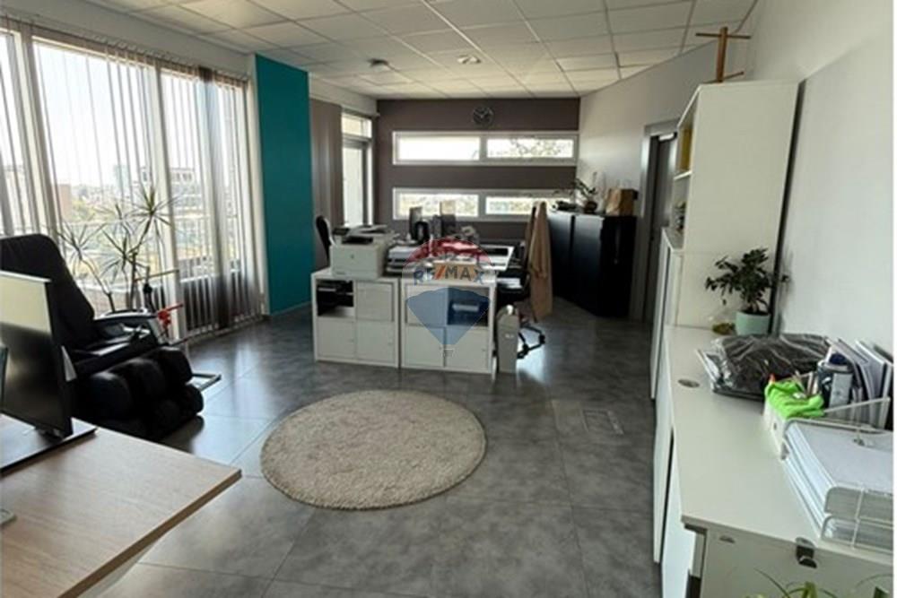 Commercieel - Büro - Agios Athanasios, Limassol - CY - WhatsApp Image 2025-10-24 at 13.57.43 (5).jpeg - 480031017-1751