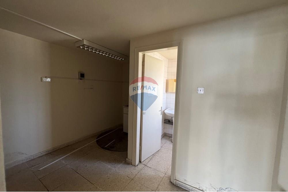 Commercial - Building - Larnaca Municipality, Larnaca - CY - IMG_0709.jpg - 480091017-325