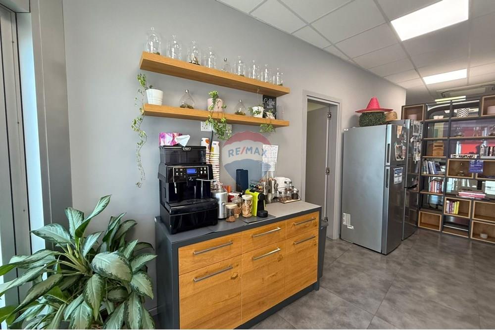 Commercieel - Büro - Agios Athanasios, Limassol - CY - WhatsApp Image 2025-10-24 at 13.57.43 (6).jpeg - 480031017-1751