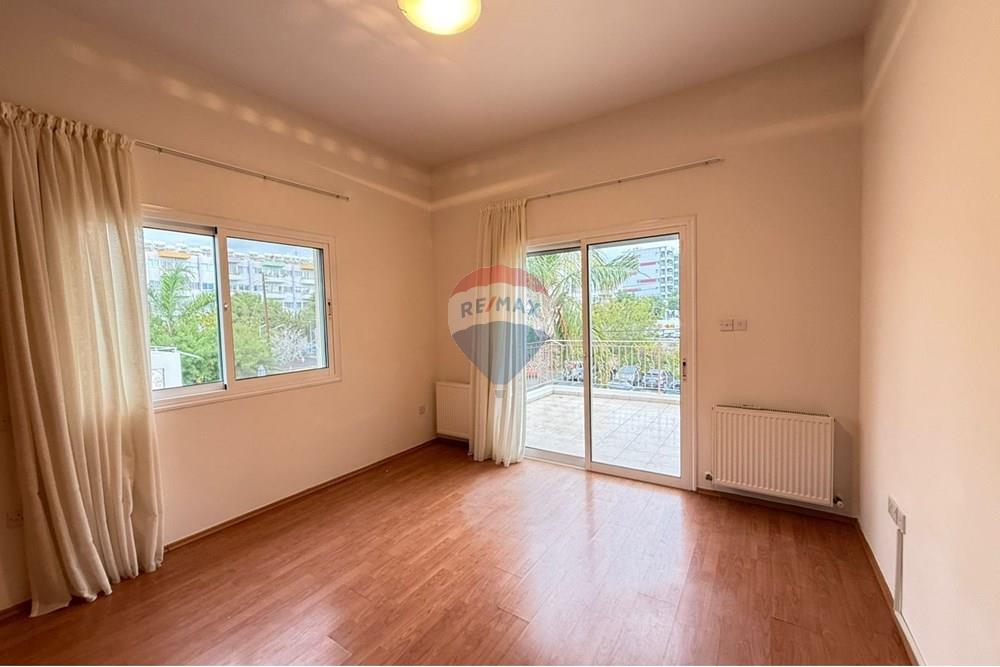 Résidentiel - Maison - Germasoyia, Limassol - CY - WhatsApp Image 2025-12-10 at 2.55.55 PM (2).jpeg - 480031152-182