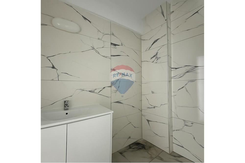 Residential - Condo/Apartment - Larnaca Municipality, Larnaca - CY - A_photograph_showcases_a_bathroom_with_large-forma (1).jpg - 480091017-427