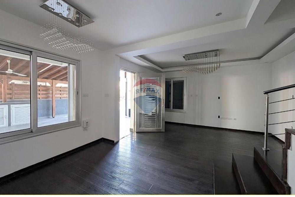 Prédio Habitacional - Casa Semi-destacada - Mesa Geitonia, Limassol - CY - entr.JPG - 480031028-6614