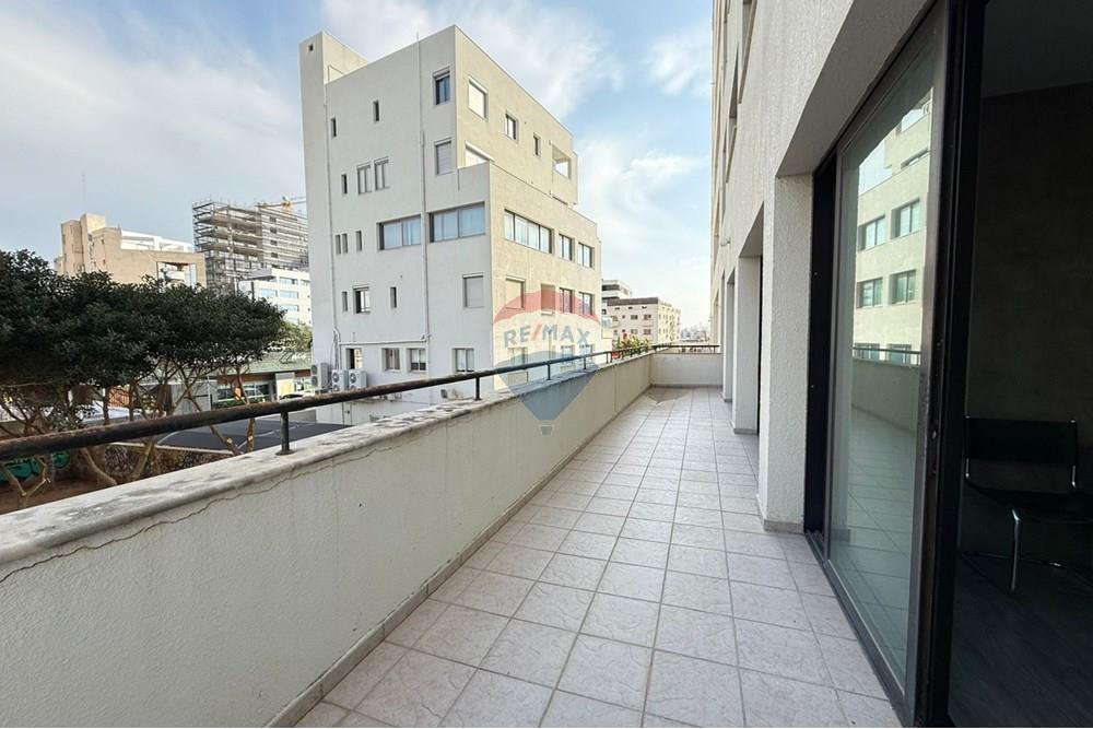 Commercial - Office - Limassol City Center, Limassol - CY - WhatsApp Image 2025-12-04 at 2.55.30 PM (4).jpeg - 480031152-180