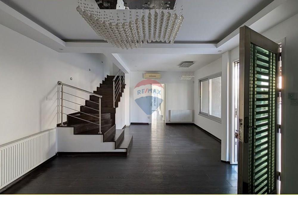 Prédio Habitacional - Casa Semi-destacada - Mesa Geitonia, Limassol - CY - entrance house.JPG - 480031028-6614