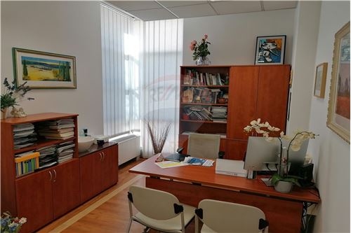 For Rent/Lease-Store with Apt/Office-LJ - Center, Ljubljana (city)-490351012-509