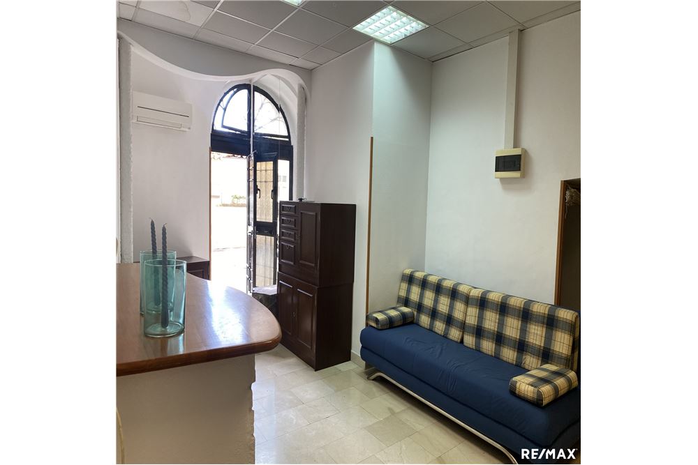 Commercial Store with Apt/Office Koper, South Primorska region SI