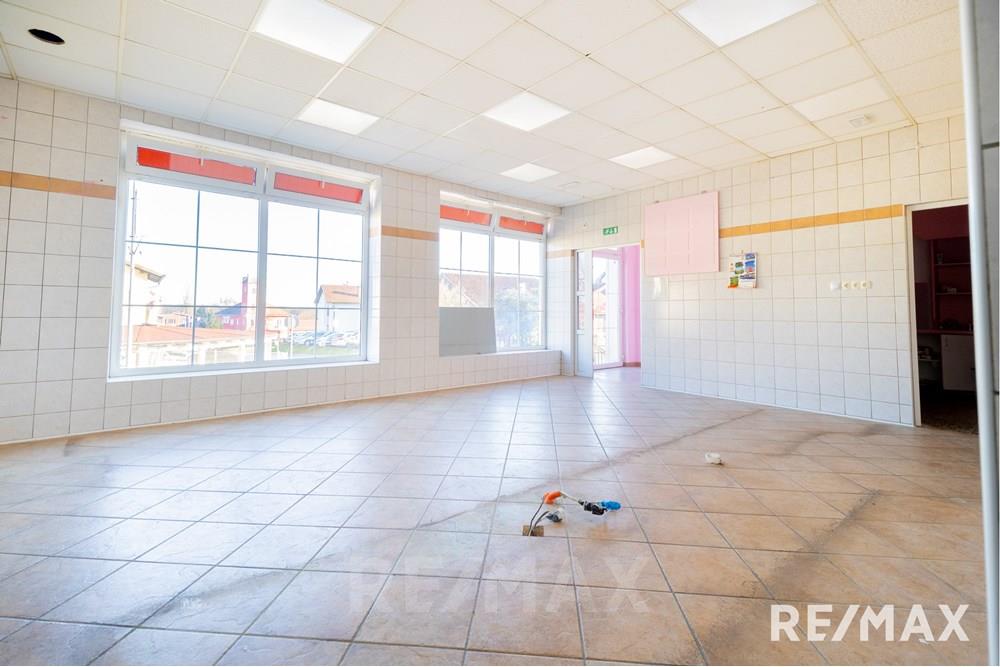 Commercieel - Laden/Einzelhandel - SV. JURIJ OB ŠČAVNICI, Pomurje - SI - REMAX Ulica Branka Krefta 1-10.jpg - 490321064-91
