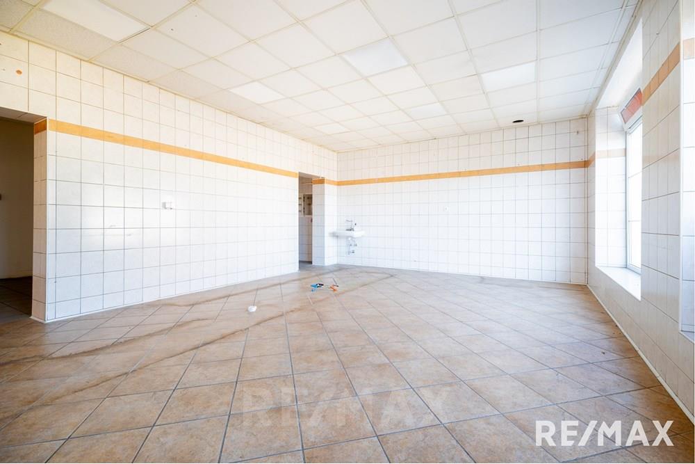 Commercieel - Laden/Einzelhandel - SV. JURIJ OB ŠČAVNICI, Pomurje - SI - REMAX Ulica Branka Krefta 1-12.jpg - 490321064-91