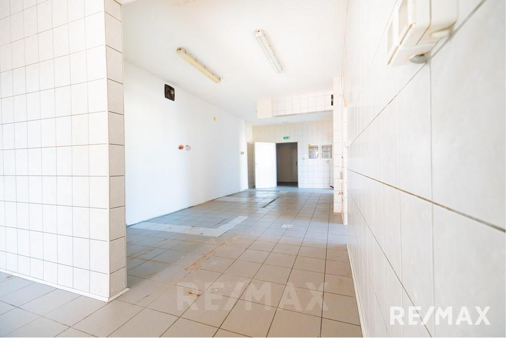 Commercieel - Laden/Einzelhandel - SV. JURIJ OB ŠČAVNICI, Pomurje - SI - REMAX Ulica Branka Krefta 1-17.jpg - 490321064-91