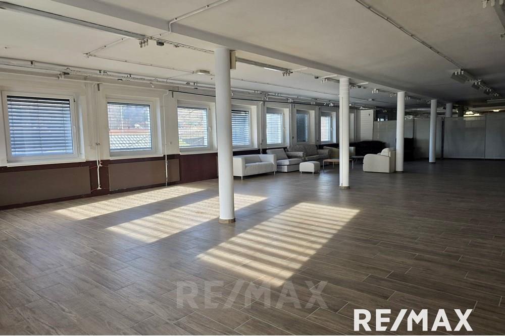 Commercieel - Sonstiges - Maribor, Podravje - SI - PHOTO-2025-12-09-11-52-33 2.jpg - 490321062-277