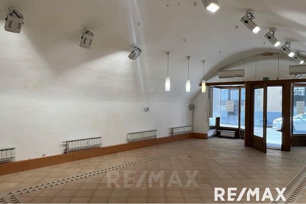 Commercieel - Laden/Einzelhandel - Ptuj, Podravje - SI - 8.jpg - 490321068-122