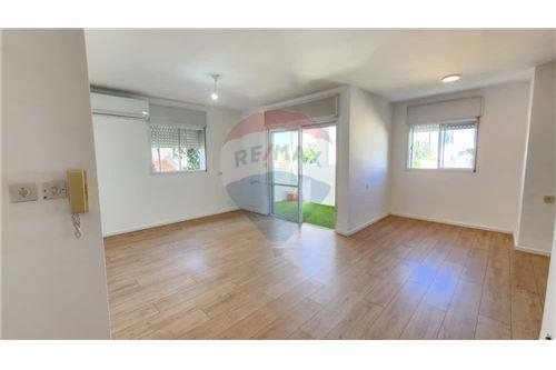 מכירה-דירה-קומה 1.5  -  קרית ביאליק, ישראל-51041099-54