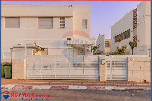מכירה-דו משפחתי-עפולה, ישראל-830541027-1255