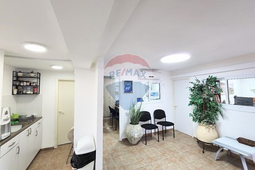 מכירה-חנות עם דירה / משרד-מעלות, ישראל-50871021-578