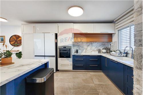 For Sale-Penthouse-31 חשמונאים  - Lev Motzkin  -  Kiryat Motzkin, Israel-50821030-474