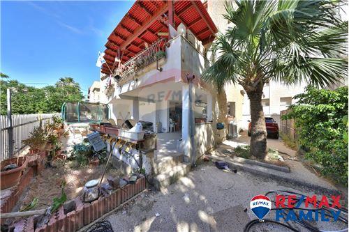 For Sale-Two Level House-39 בורוכוב  -  Kiryat Ata, Israel-51041111-4